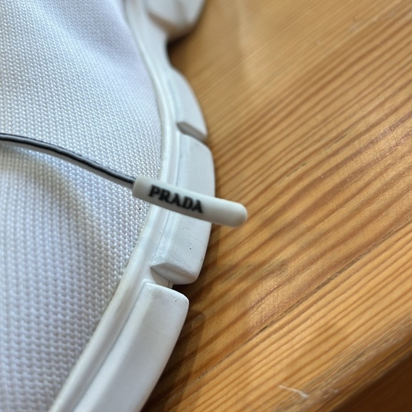 PRADA - Picture 7 of 10